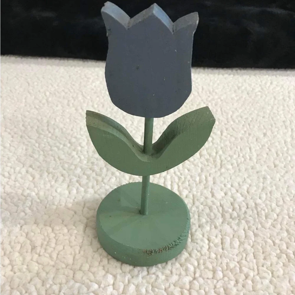 Wood Flower Blue & Green Floral Tabletop Decor
8” H x 3.5” W x 3.25
Can Repaint - Picture 11 of 13